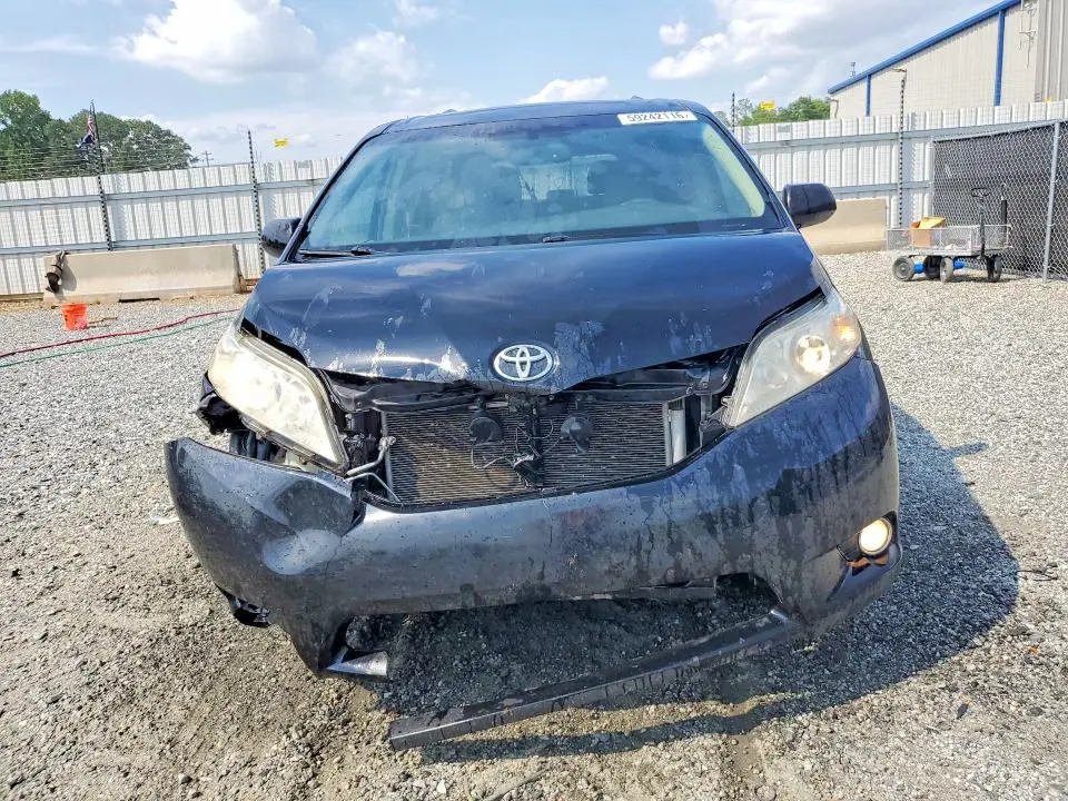 2015 TOYOTA SIENNA XLE 8-PASSENGER  