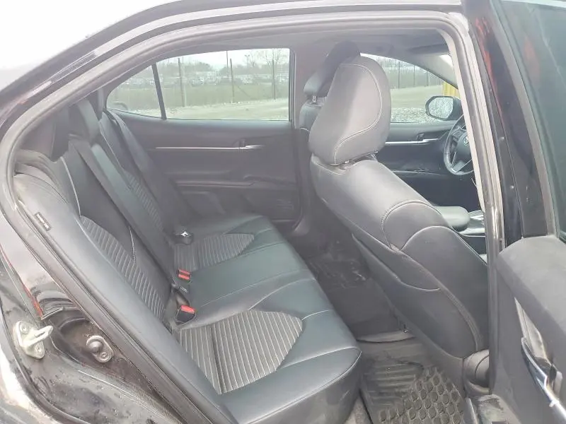2019 TOYOTA CAMRY SE  