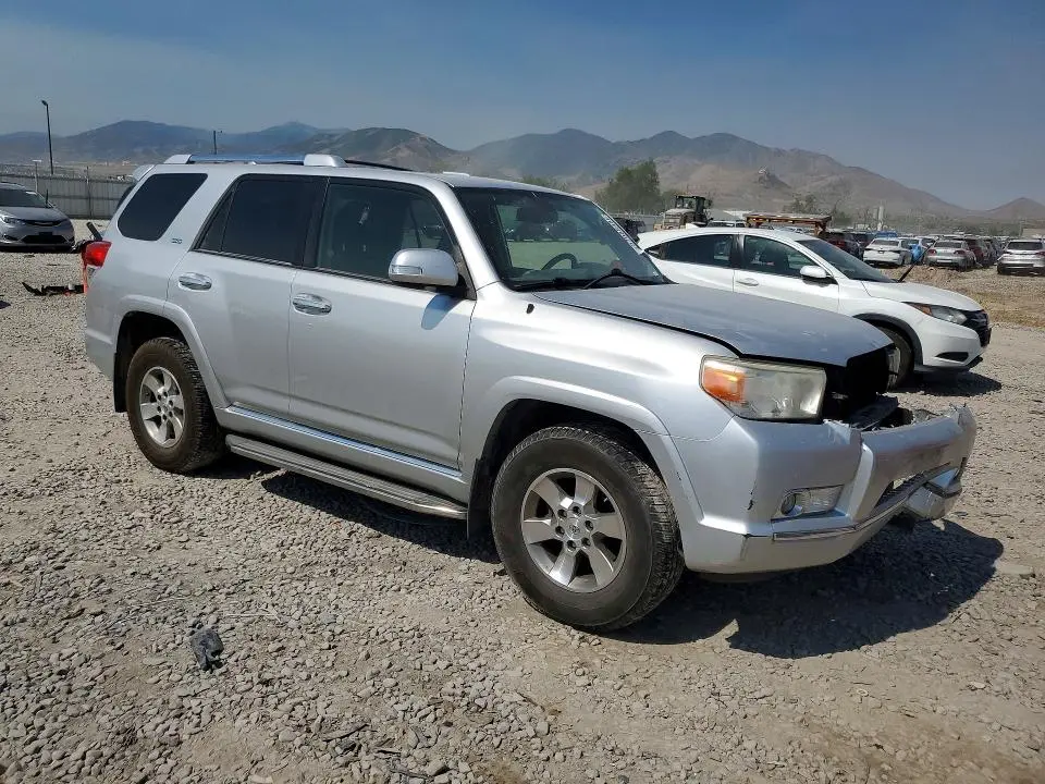 2013 TOYOTA 4RUNNER SR5  