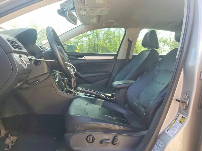 2013 VOLKSWAGEN PASSAT SE  