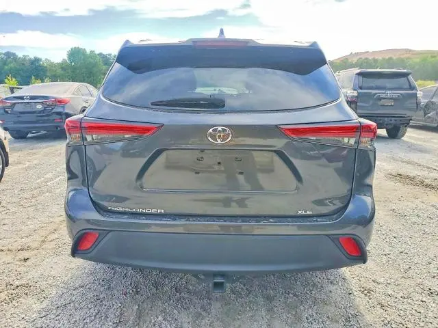 2021 TOYOTA HIGHLANDER XLE  