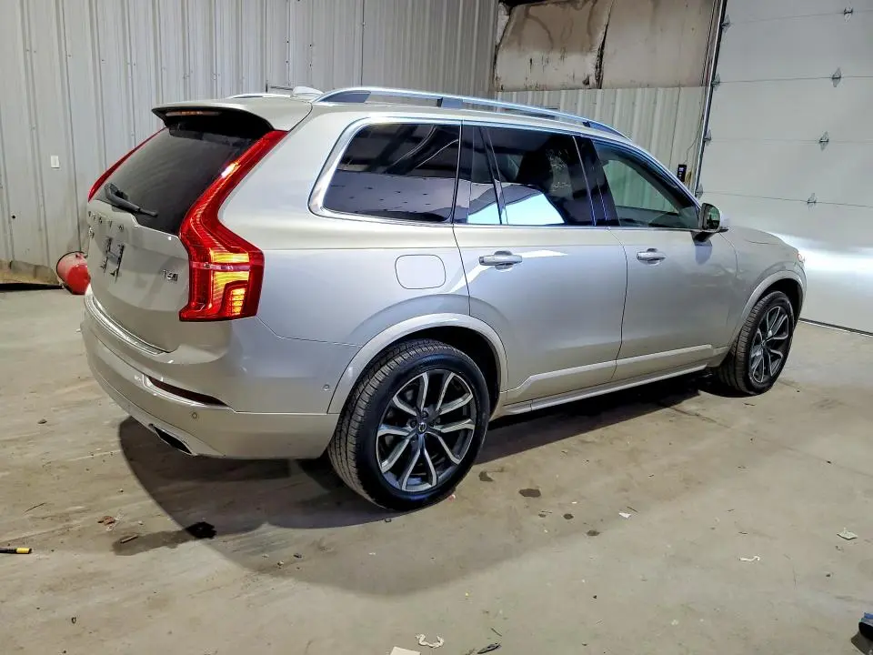 2017 VOLVO XC90 T6  