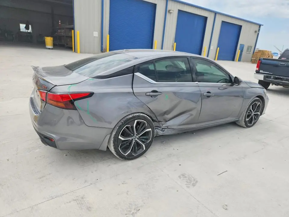 2023 NISSAN ALTIMA SR  