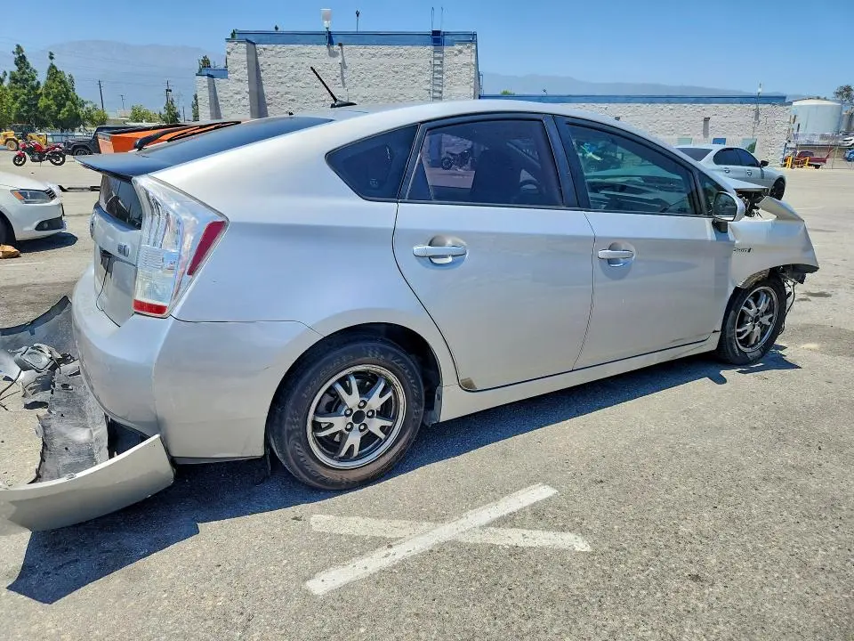 2011 TOYOTA PRIUS THREE  