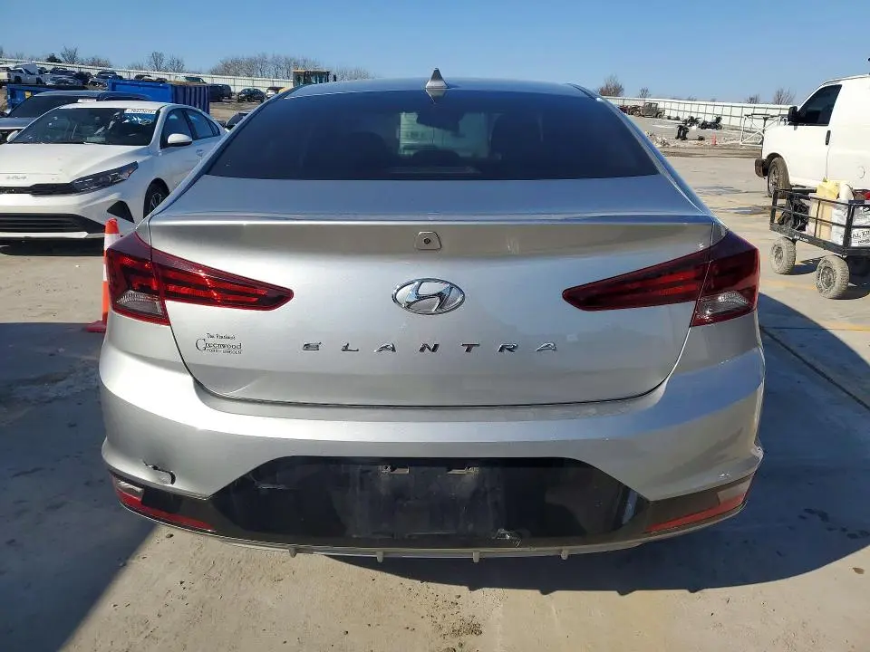 2020 HYUNDAI ELANTRA SEL  