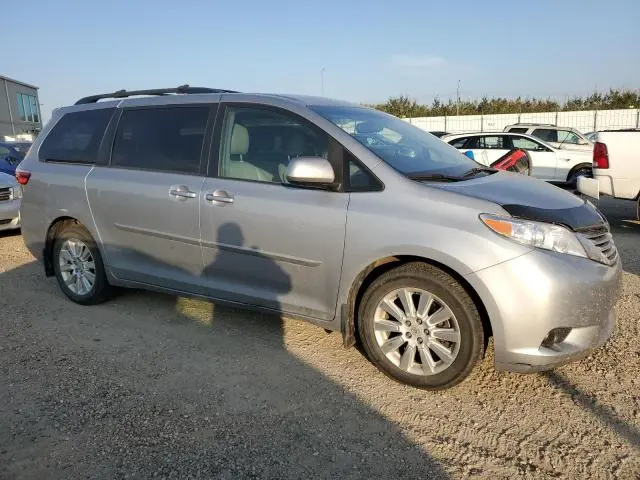 2015 TOYOTA SIENNA LE  