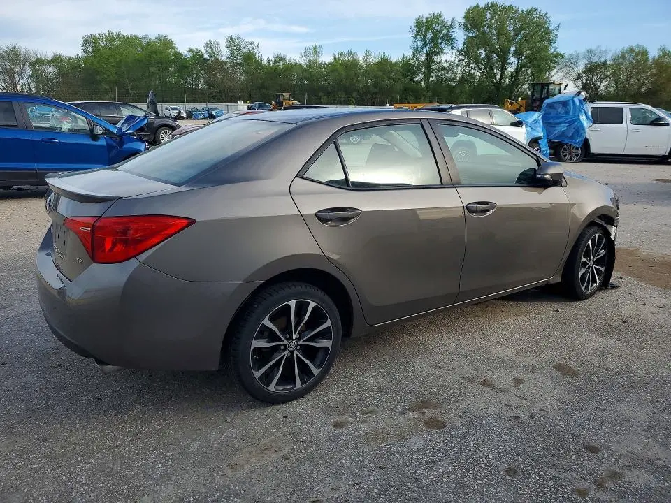 2018 TOYOTA COROLLA SE  