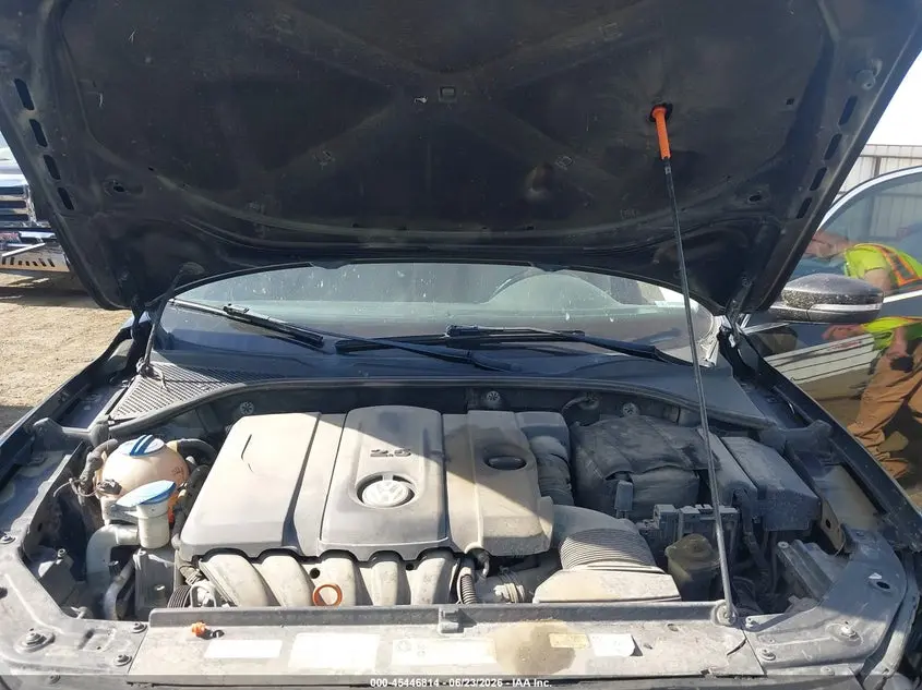 2013 VOLKSWAGEN PASSAT 2.5L SE