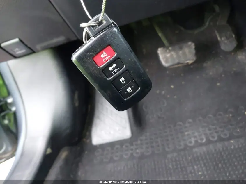 2019 TOYOTA COROLLA XLE