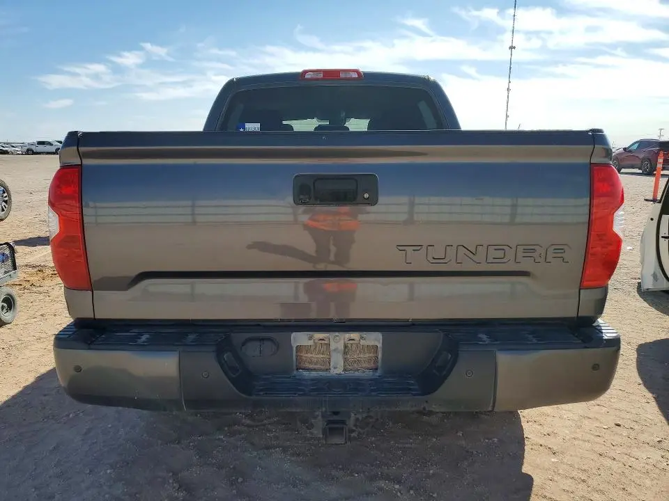 2018 TOYOTA TUNDRA CREWMAX SR5  