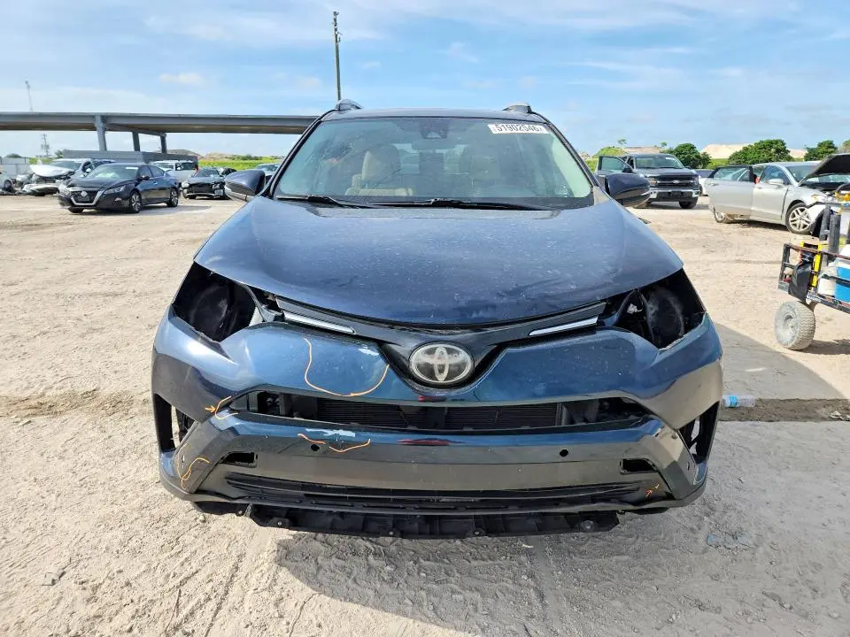 2018 TOYOTA RAV4 XLE  