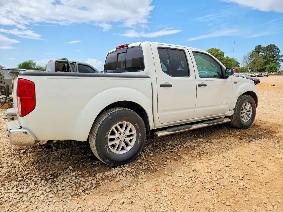 2015 NISSAN FRONTIER S  