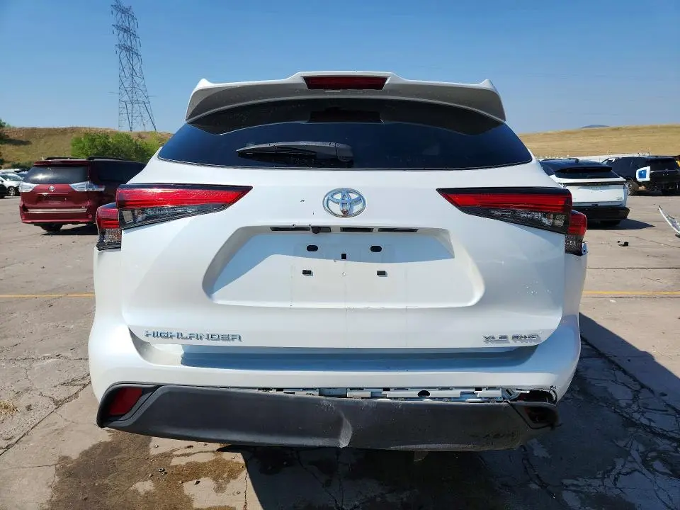 2022 TOYOTA HIGHLANDER XLE  