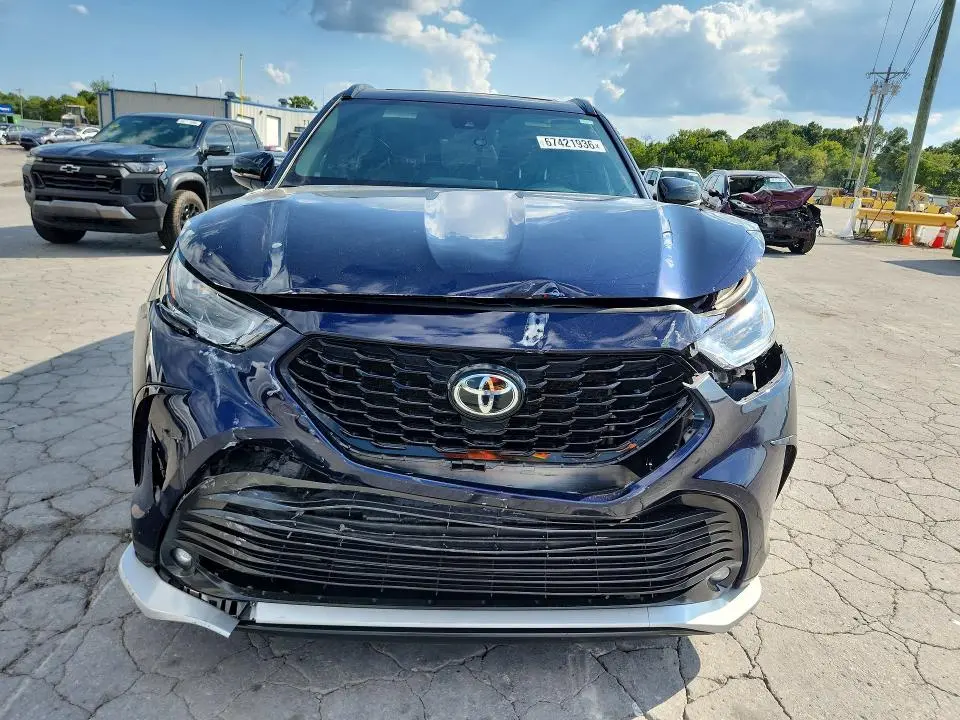 2021 TOYOTA HIGHLANDER XSE  