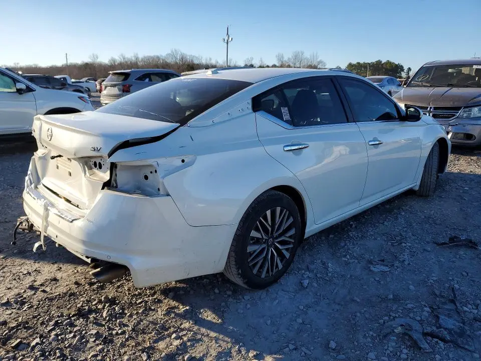 2023 NISSAN ALTIMA SV  