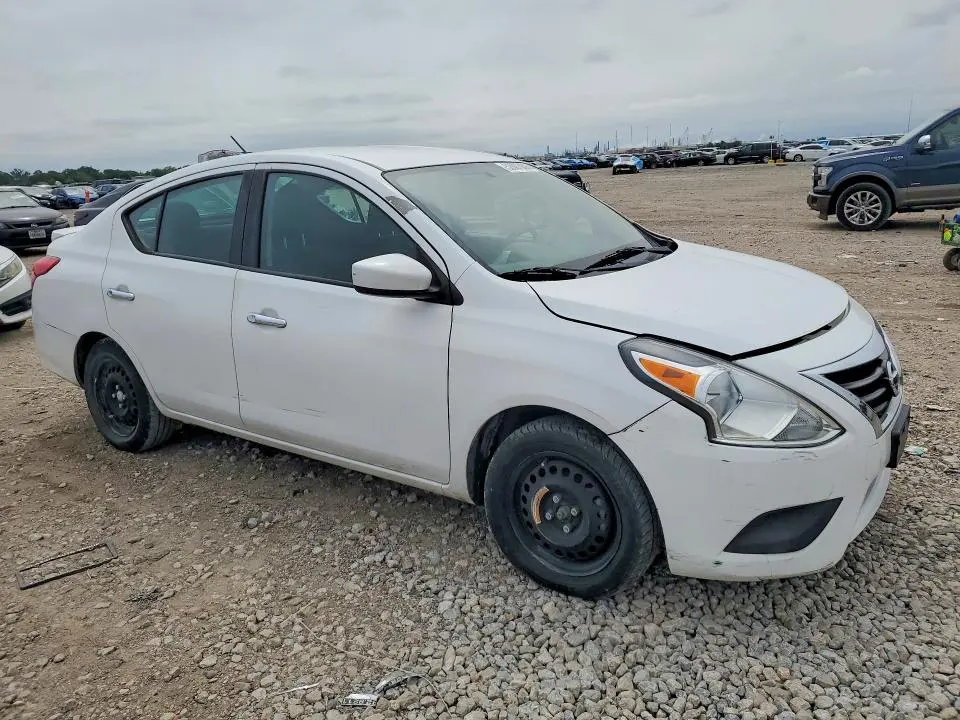 2019 NISSAN VERSA SV  
