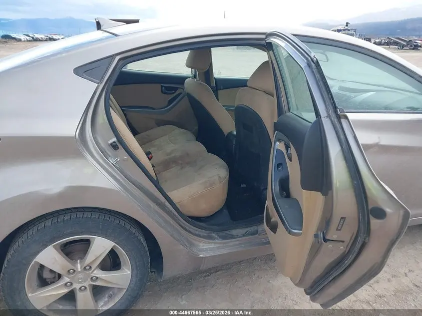 2013 HYUNDAI ELANTRA GLS