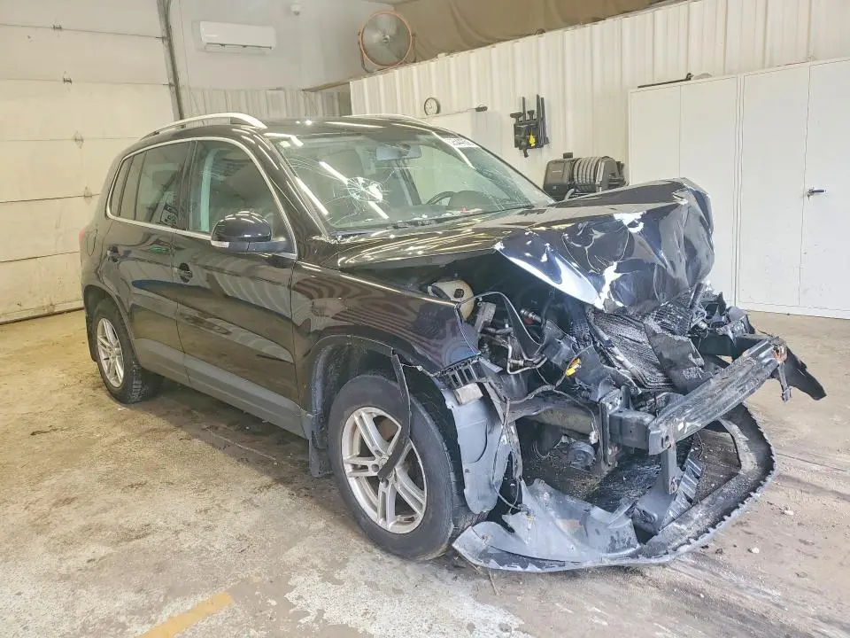 2011 VOLKSWAGEN TIGUAN S  
