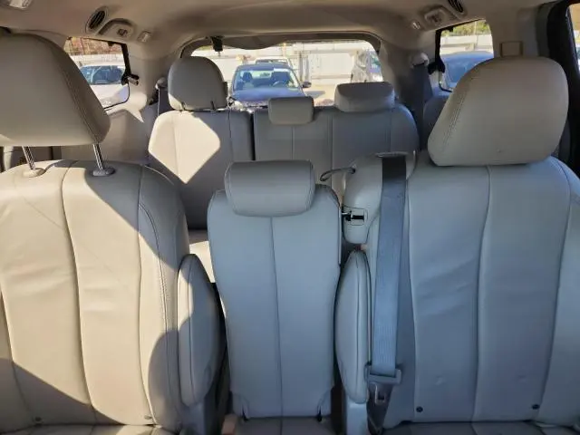 2014 TOYOTA SIENNA XLE  