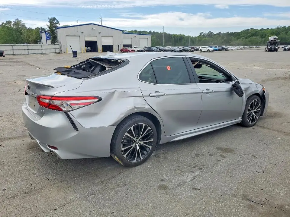 2019 TOYOTA CAMRY SE  