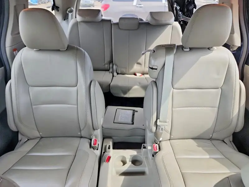 2015 TOYOTA SIENNA XLE 8-PASSENGER  