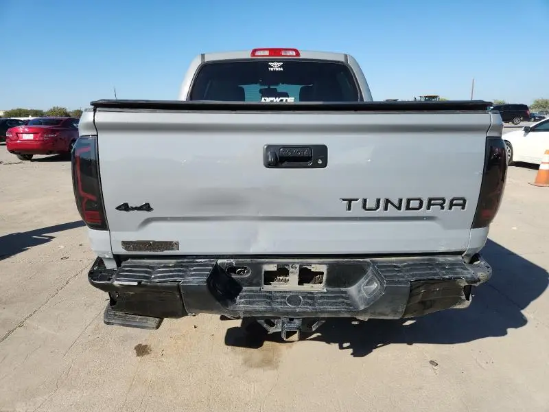 2017 TOYOTA TUNDRA CREWMAX SR5  
