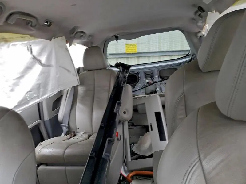 2012 TOYOTA SIENNA XLE  