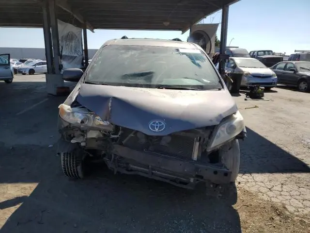 2016 TOYOTA SIENNA XLE  