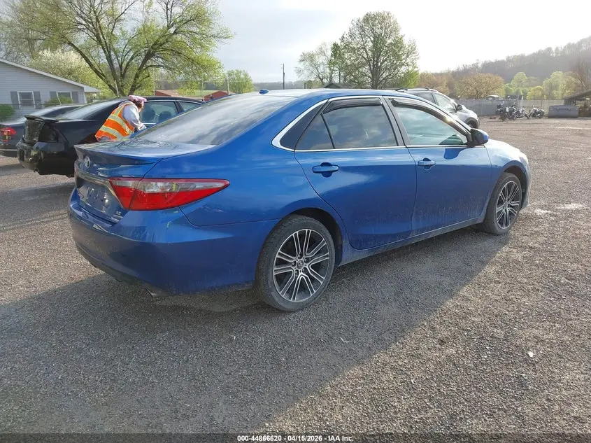 2016 TOYOTA CAMRY SE