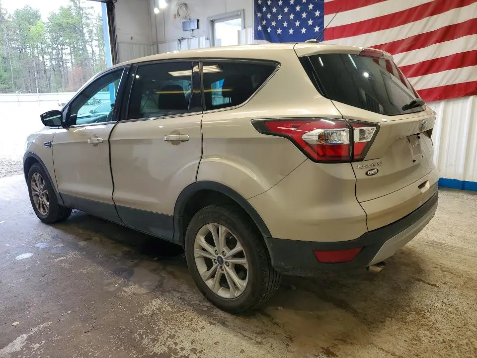 2017 FORD ESCAPE SE  