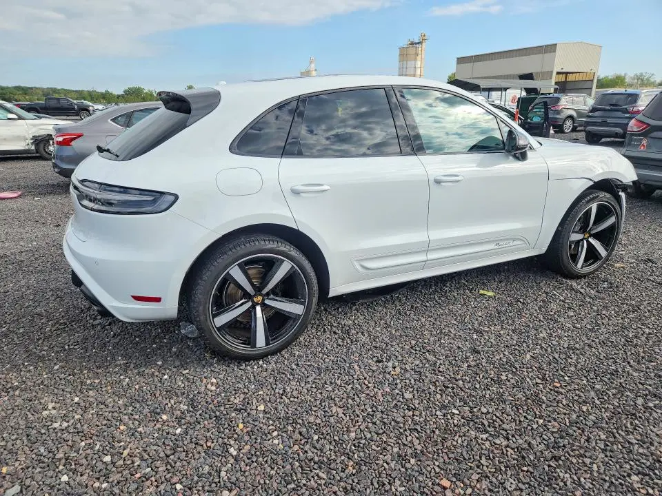 2024 PORSCHE MACAN BASE  