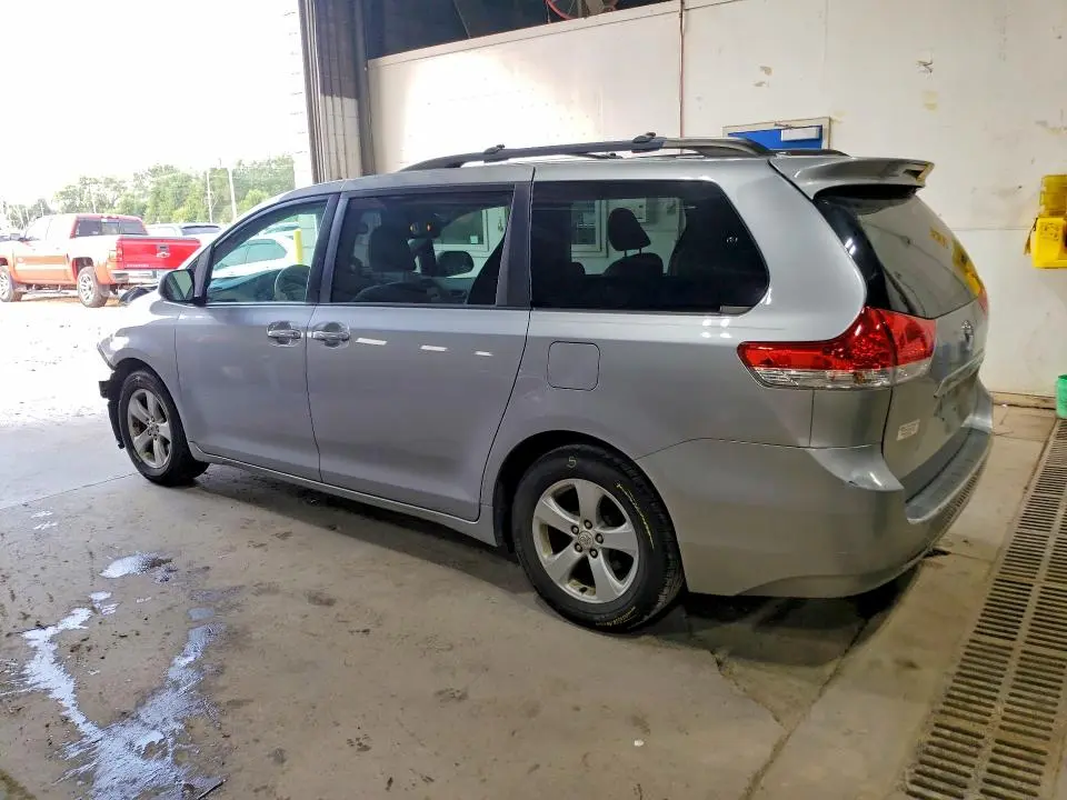 2012 TOYOTA SIENNA LE  