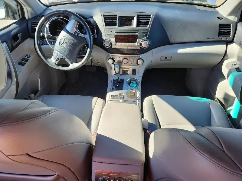2012 TOYOTA HIGHLANDER SE  