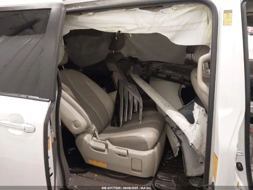 2013 TOYOTA SIENNA LIMITED 7 PASSENGER