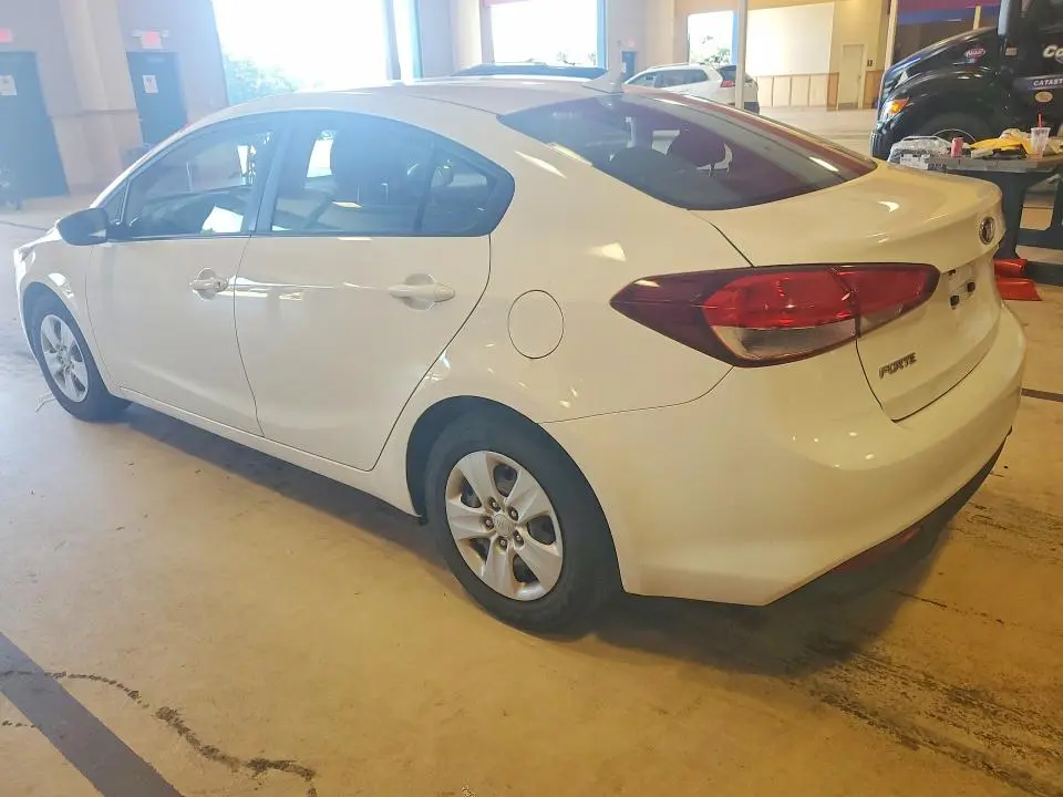 2017 KIA FORTE LX  