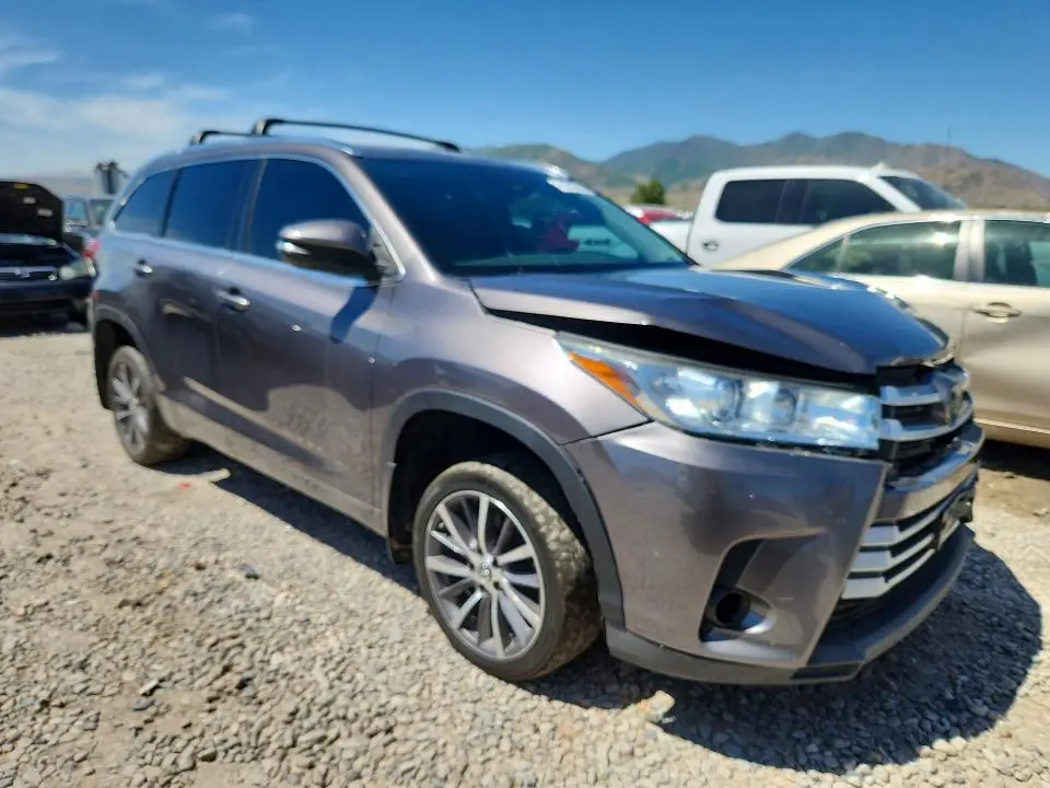 2017 TOYOTA HIGHLANDER XLE  