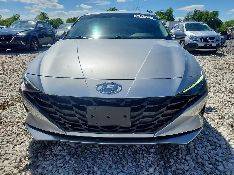 2022 HYUNDAI ELANTRA SE  
