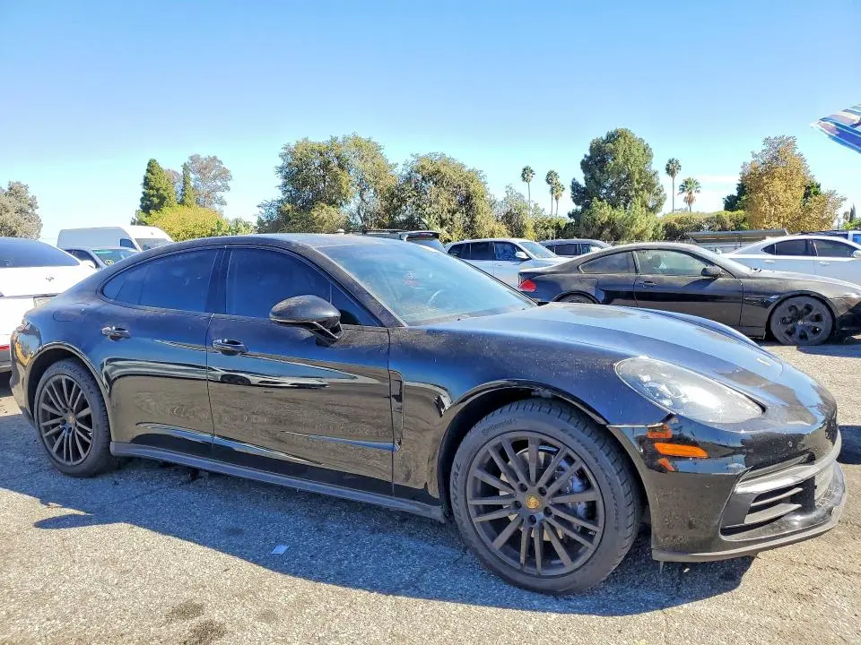 2017 PORSCHE PANAMERA 2  