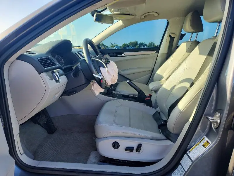 2015 VOLKSWAGEN PASSAT S  