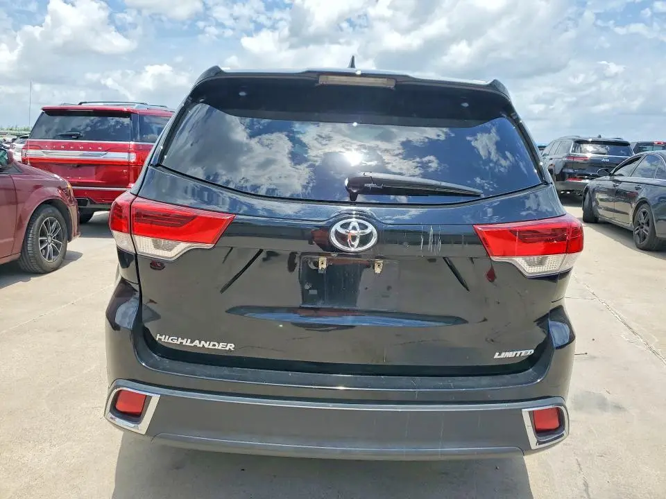 2017 TOYOTA HIGHLANDER LIMITED PLATINUM  