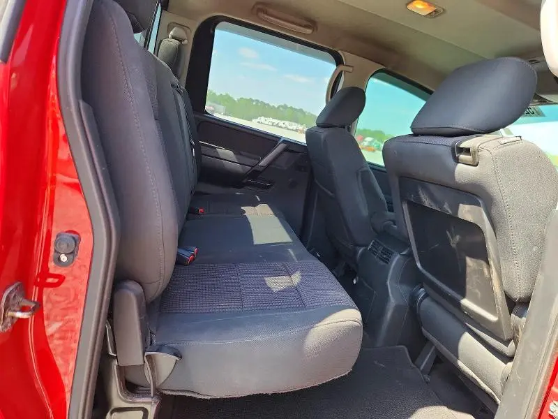 2011 NISSAN TITAN SV  