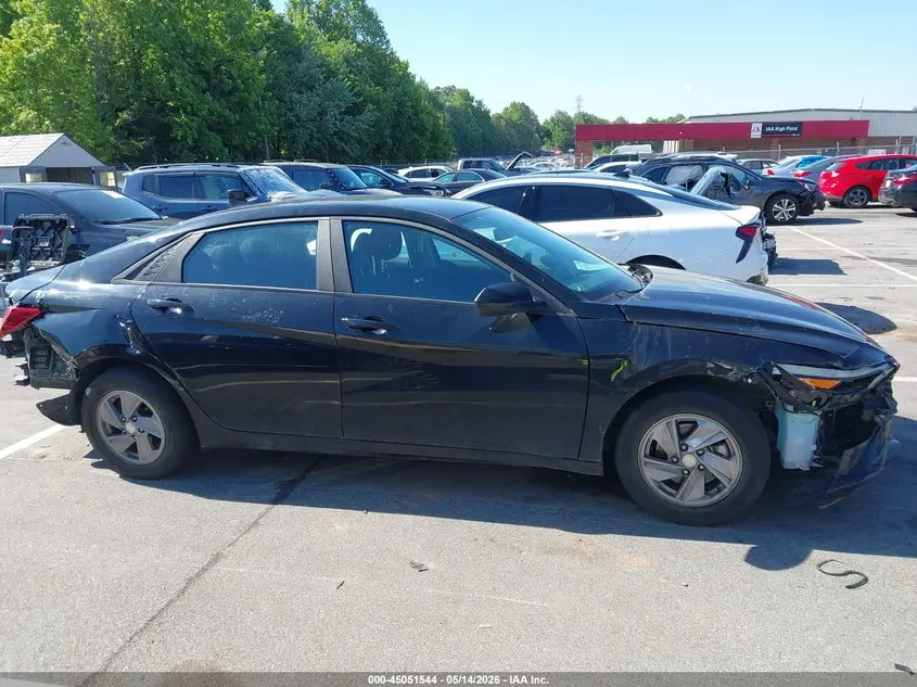 2024 HYUNDAI ELANTRA SE