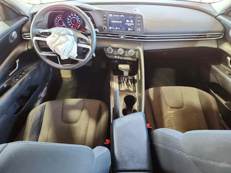 2022 HYUNDAI ELANTRA SE  