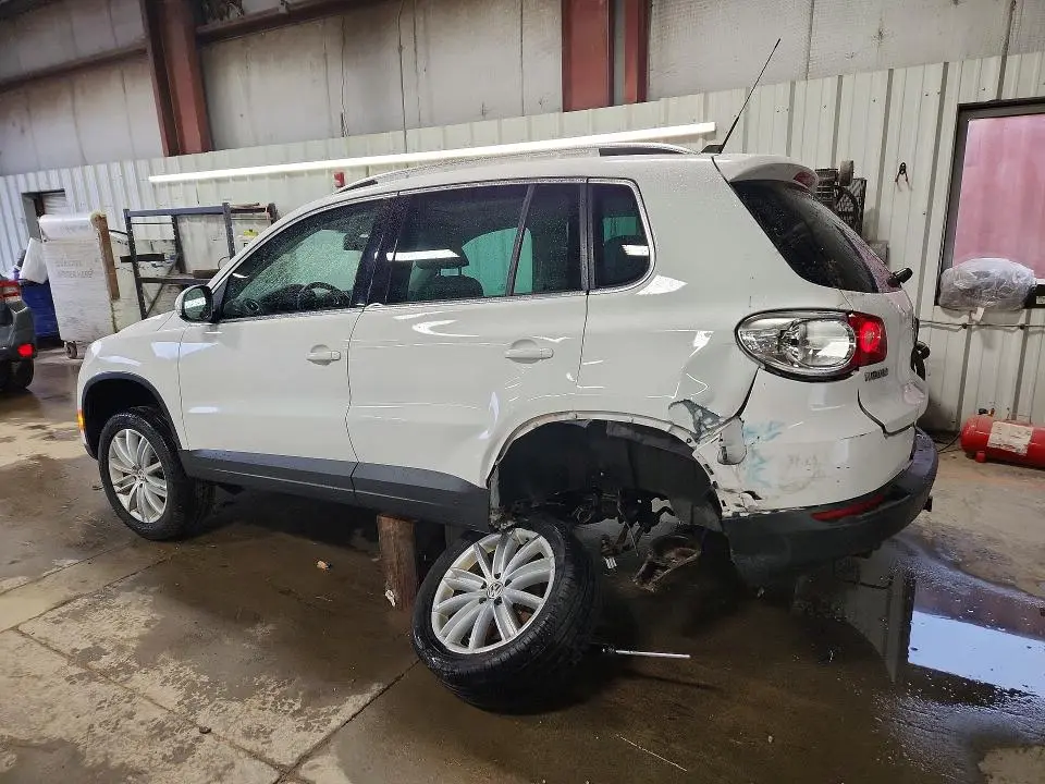 2010 VOLKSWAGEN TIGUAN SE  
