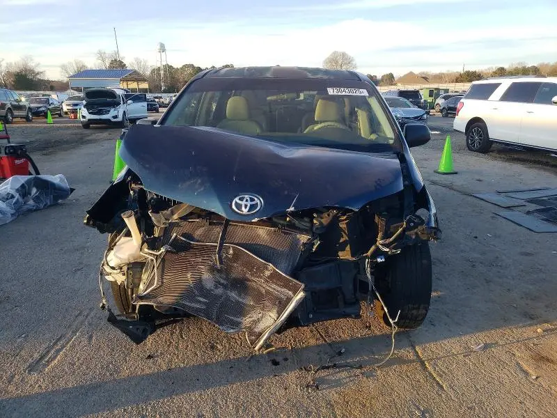2012 TOYOTA SIENNA   