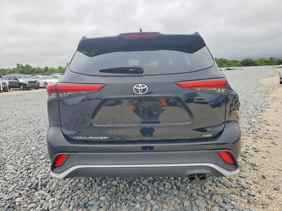 2021 TOYOTA HIGHLANDER XSE  