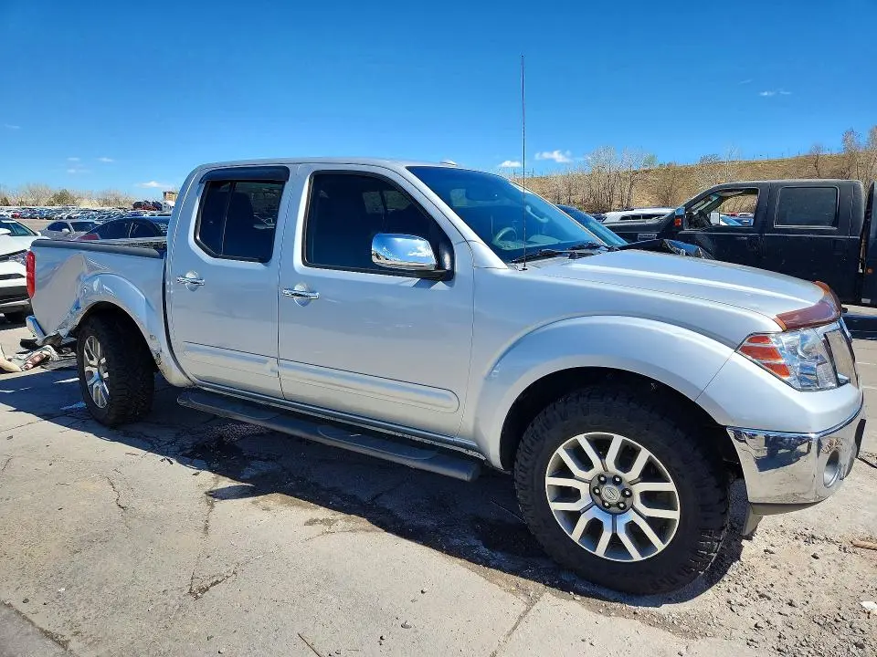 2013 NISSAN FRONTIER S  