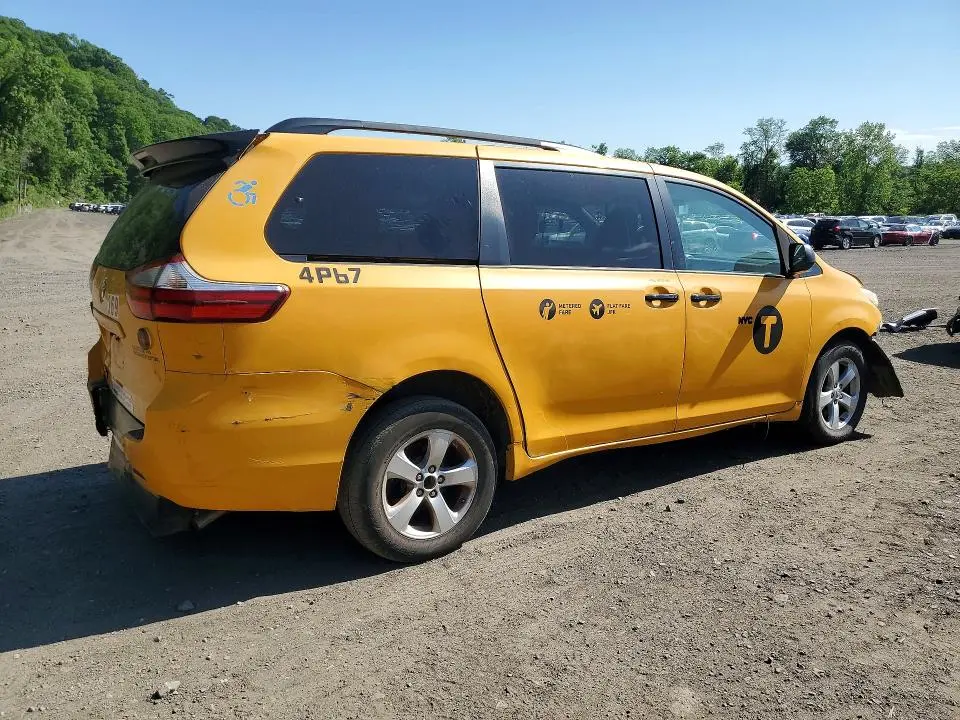 2016 TOYOTA SIENNA LE  