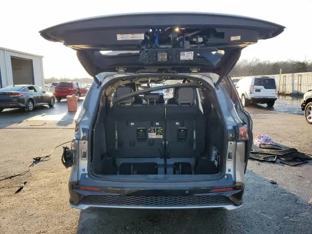 2023 TOYOTA SIENNA XSE  
