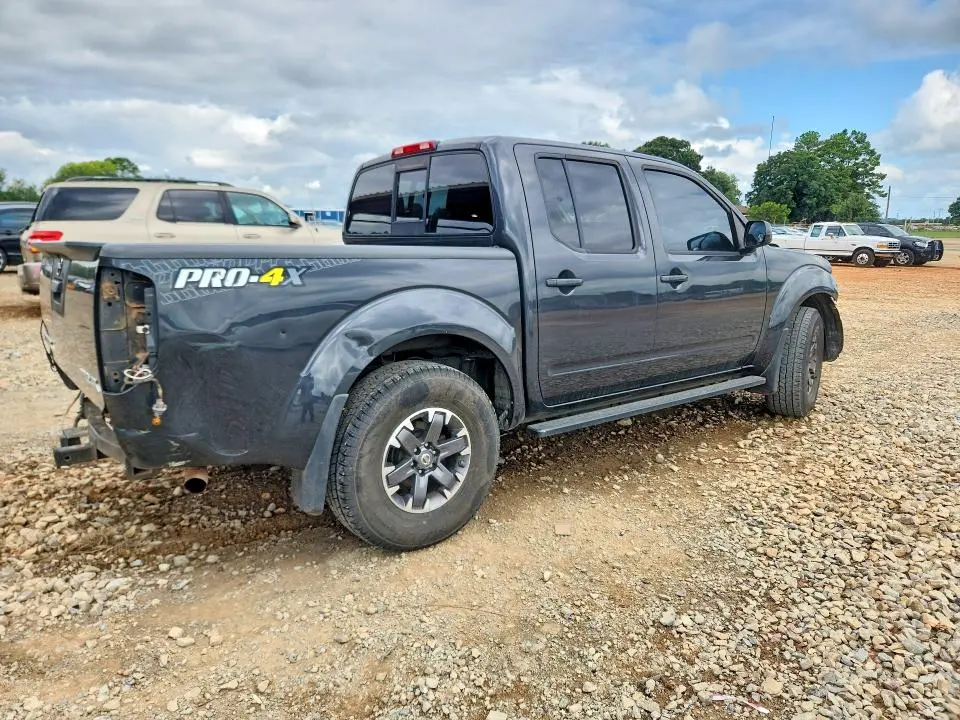 2015 NISSAN FRONTIER PRO-4X  